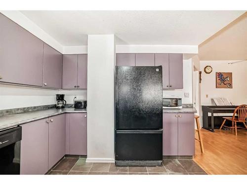1706-683 10 Street Sw, Calgary, AB - Indoor Photo Showing Kitchen