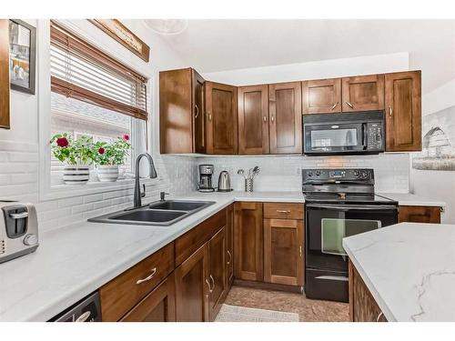 2433 Lawrence, Bowden, AB - Indoor Photo Showing Kitchen With Double Sink