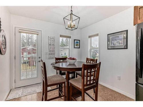 2433 Lawrence Lane, Bowden, AB - Indoor Photo Showing Dining Room