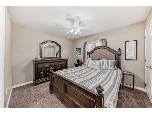 2433 Lawrence Lane, Bowden, AB - Indoor Photo Showing Bedroom