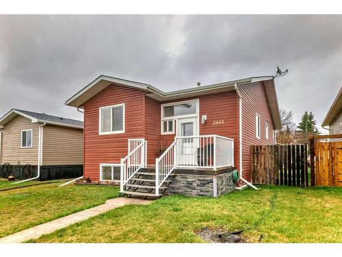 2433 Lawrence, Bowden, AB - Outdoor With Deck Patio Veranda