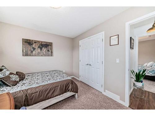 2433 Lawrence Lane, Bowden, AB - Indoor Photo Showing Bedroom