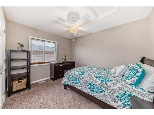 2433 Lawrence Lane, Bowden, AB - Indoor Photo Showing Bedroom
