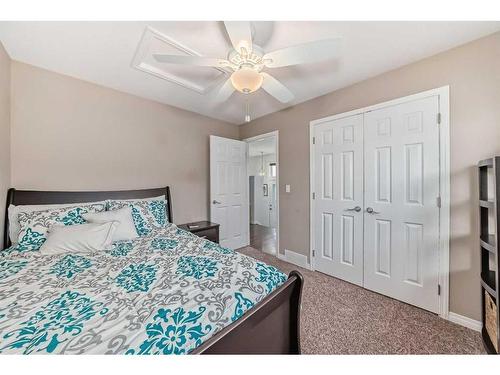 2433 Lawrence Lane, Bowden, AB - Indoor Photo Showing Bedroom