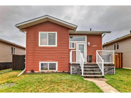 2433 Lawrence Lane, Bowden, AB - Outdoor