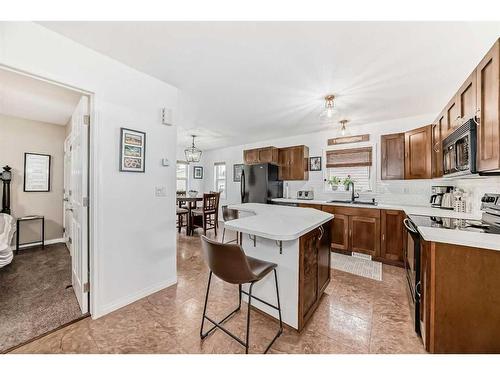 2433 Lawrence Lane, Bowden, AB - Indoor Photo Showing Kitchen