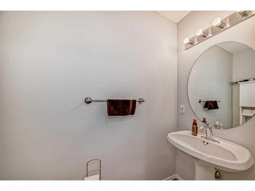 83 Somercrest Grove Sw, Calgary, AB - Indoor Photo Showing Bathroom