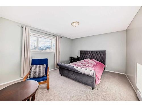 83 Somercrest Grove Sw, Calgary, AB - Indoor Photo Showing Bedroom