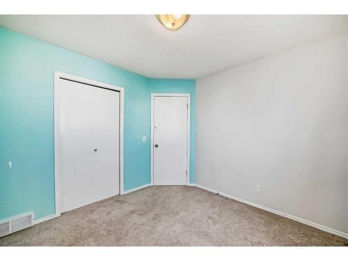 83 Somercrest Grove Sw, Calgary, AB - Indoor Photo Showing Other Room