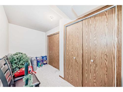 83 Somercrest Grove Sw, Calgary, AB - Indoor Photo Showing Other Room