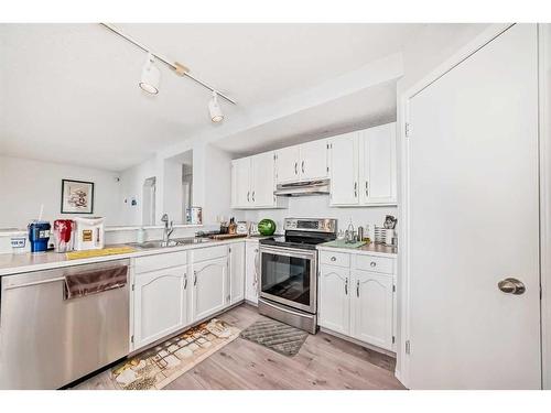 83 Somercrest Grove Sw, Calgary, AB - Indoor Photo Showing Kitchen With Double Sink