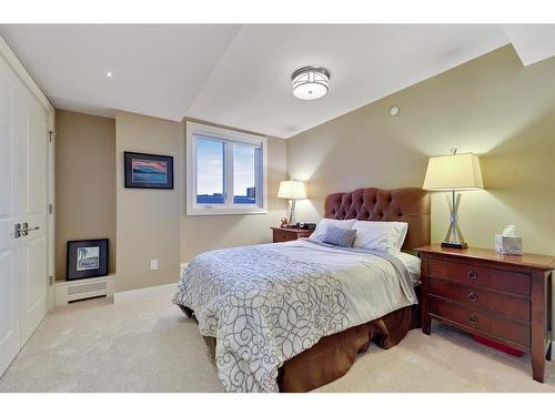 1801-400 Eau Claire Avenue Sw, Calgary, AB - Indoor Photo Showing Bedroom