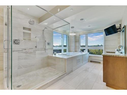 1801-400 Eau Claire Avenue Sw, Calgary, AB - Indoor Photo Showing Bathroom