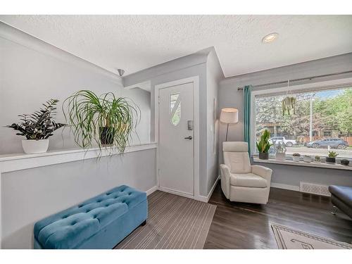 1130 8 Street Se, Calgary, AB - Indoor Photo Showing Other Room