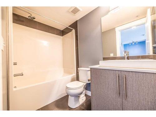2119-302 Skyview Ranch Drive Ne, Calgary, AB - Indoor Photo Showing Bathroom