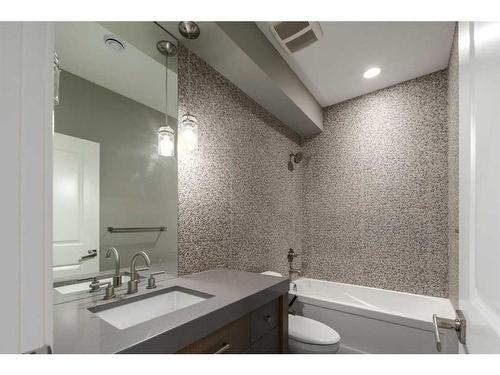 7 Aspen Summit Court Sw, Calgary, AB - Indoor Photo Showing Bathroom