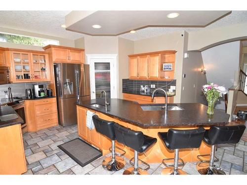10 Mt Gibraltar Heights Se, Calgary, AB - Indoor Photo Showing Kitchen