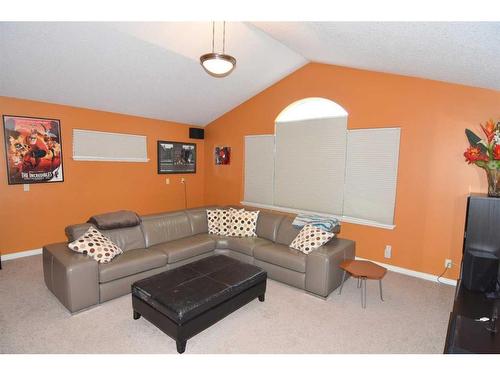 10 Mt Gibraltar Heights Se, Calgary, AB - Indoor Photo Showing Living Room