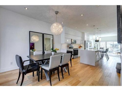 13-11 Scarpe Drive Sw, Calgary, AB - Indoor Photo Showing Dining Room