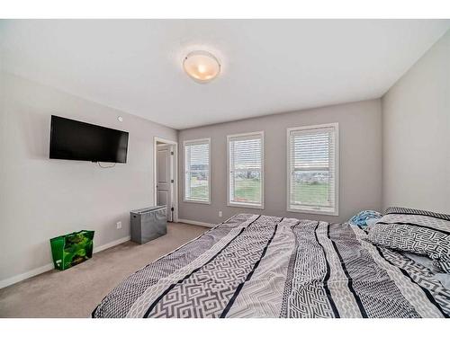 24 Howse Drive Nw, Calgary, AB - Indoor Photo Showing Bedroom