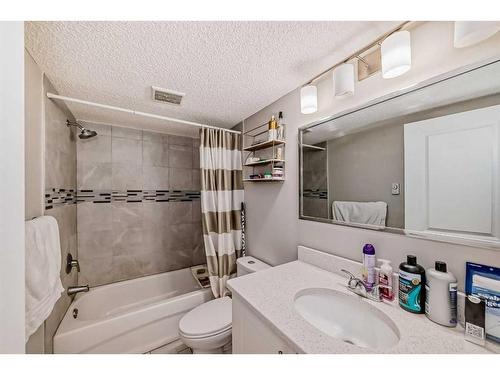 24 Howse Drive Nw, Calgary, AB - Indoor Photo Showing Bathroom