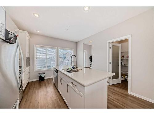 24 Howse Drive Nw, Calgary, AB - Indoor Photo Showing Kitchen