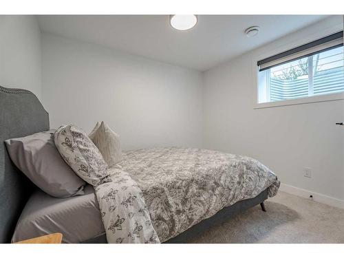4620 30 Avenue Sw, Calgary, AB - Indoor Photo Showing Bedroom