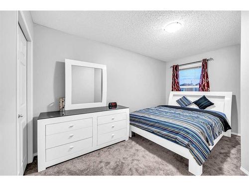 114 Saddlecrest Crescent Ne, Calgary, AB - Indoor Photo Showing Bedroom