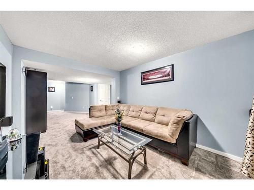 114 Saddlecrest Crescent Ne, Calgary, AB - Indoor Photo Showing Living Room