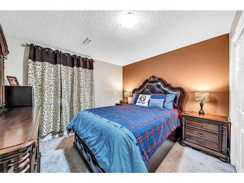 114 Saddlecrest Crescent Ne, Calgary, AB - Indoor Photo Showing Bedroom