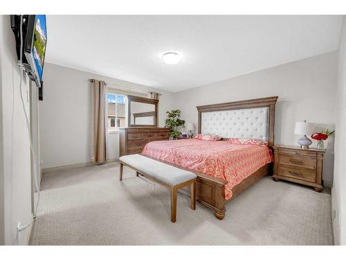 19 Sherwood Circle Nw, Calgary, AB - Indoor Photo Showing Bedroom