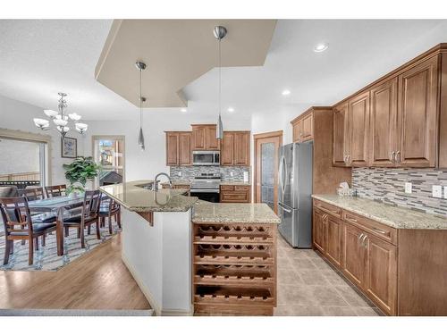19 Sherwood Circle Nw, Calgary, AB - Indoor Photo Showing Kitchen With Stainless Steel Kitchen With Upgraded Kitchen