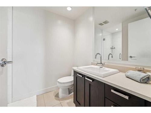 1521-222 Riverfront Avenue Sw, Calgary, AB - Indoor Photo Showing Bathroom