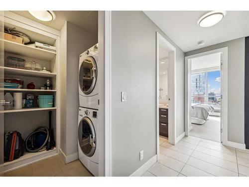1521-222 Riverfront Avenue Sw, Calgary, AB - Indoor Photo Showing Laundry Room