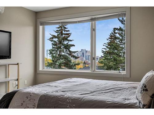 2101 18A Street, Calgary, AB - Indoor Photo Showing Bedroom