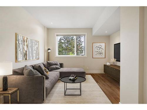 2101 18A Street, Calgary, AB - Indoor Photo Showing Living Room