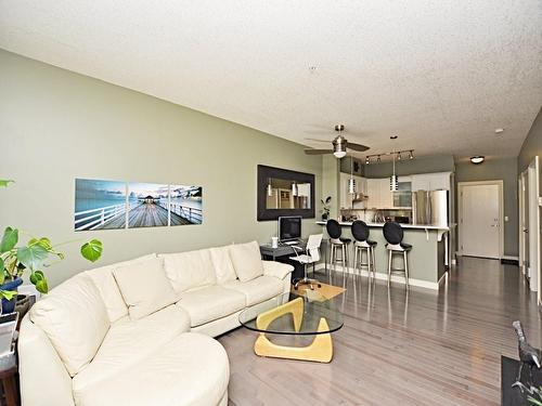 107-1408 17 Street Se, Calgary, AB - Indoor Photo Showing Living Room