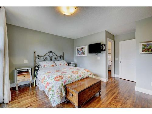 11 Woodlark Drive Sw, Calgary, AB - Indoor Photo Showing Bedroom