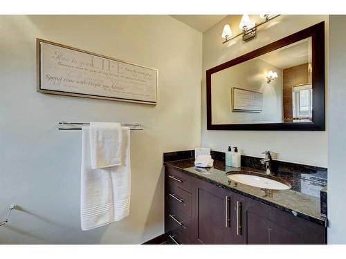 11 Woodlark Drive Sw, Calgary, AB - Indoor Photo Showing Bathroom