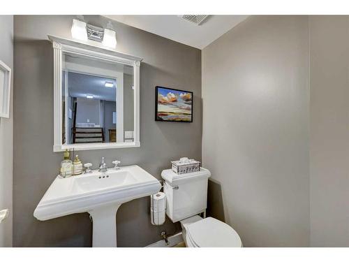 11 Woodlark Drive Sw, Calgary, AB - Indoor Photo Showing Bathroom
