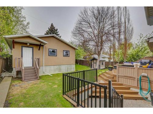 11 Woodlark Drive Sw, Calgary, AB - Outdoor