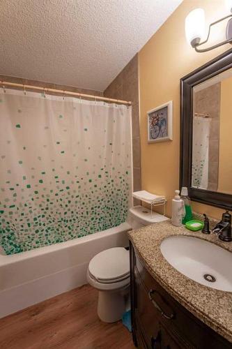 171 Country Hills Drive Nw, Calgary, AB - Indoor Photo Showing Bathroom