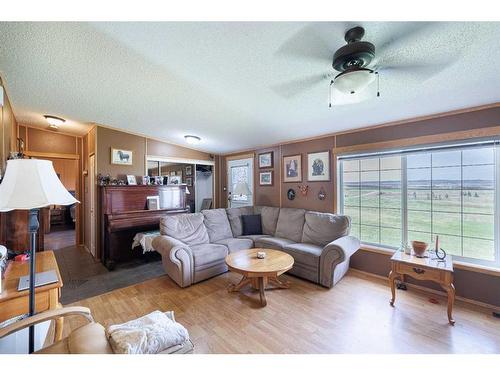 4142 Twp Road 290, Rural Mountain View County, AB - Indoor Photo Showing Living Room