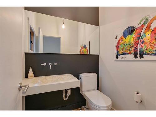 1813 Ramsay Street Se, Calgary, AB - Indoor Photo Showing Bathroom