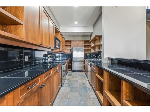 36 West Meadows Drive, Rural Rocky View County, AB - Indoor Photo Showing Kitchen