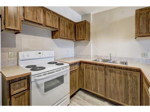 916-738 3 Avenue Sw, Calgary, AB - Indoor Photo Showing Kitchen With Double Sink