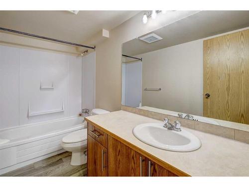 916-738 3 Avenue Sw, Calgary, AB - Indoor Photo Showing Bathroom