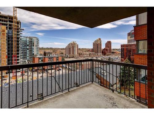 916-738 3 Avenue Sw, Calgary, AB - Outdoor With Balcony With Exterior