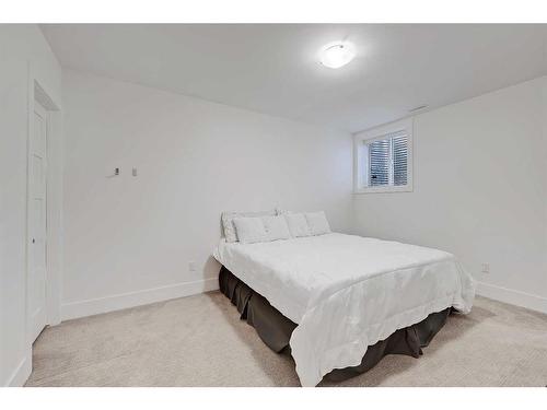2037 29 Avenue Sw, Calgary, AB - Indoor Photo Showing Bedroom