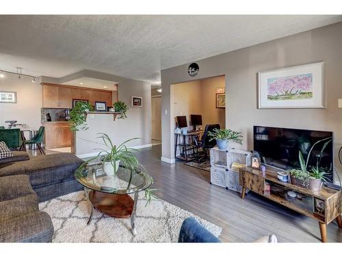 604-1309 14 Avenue Sw, Calgary, AB - Indoor Photo Showing Living Room